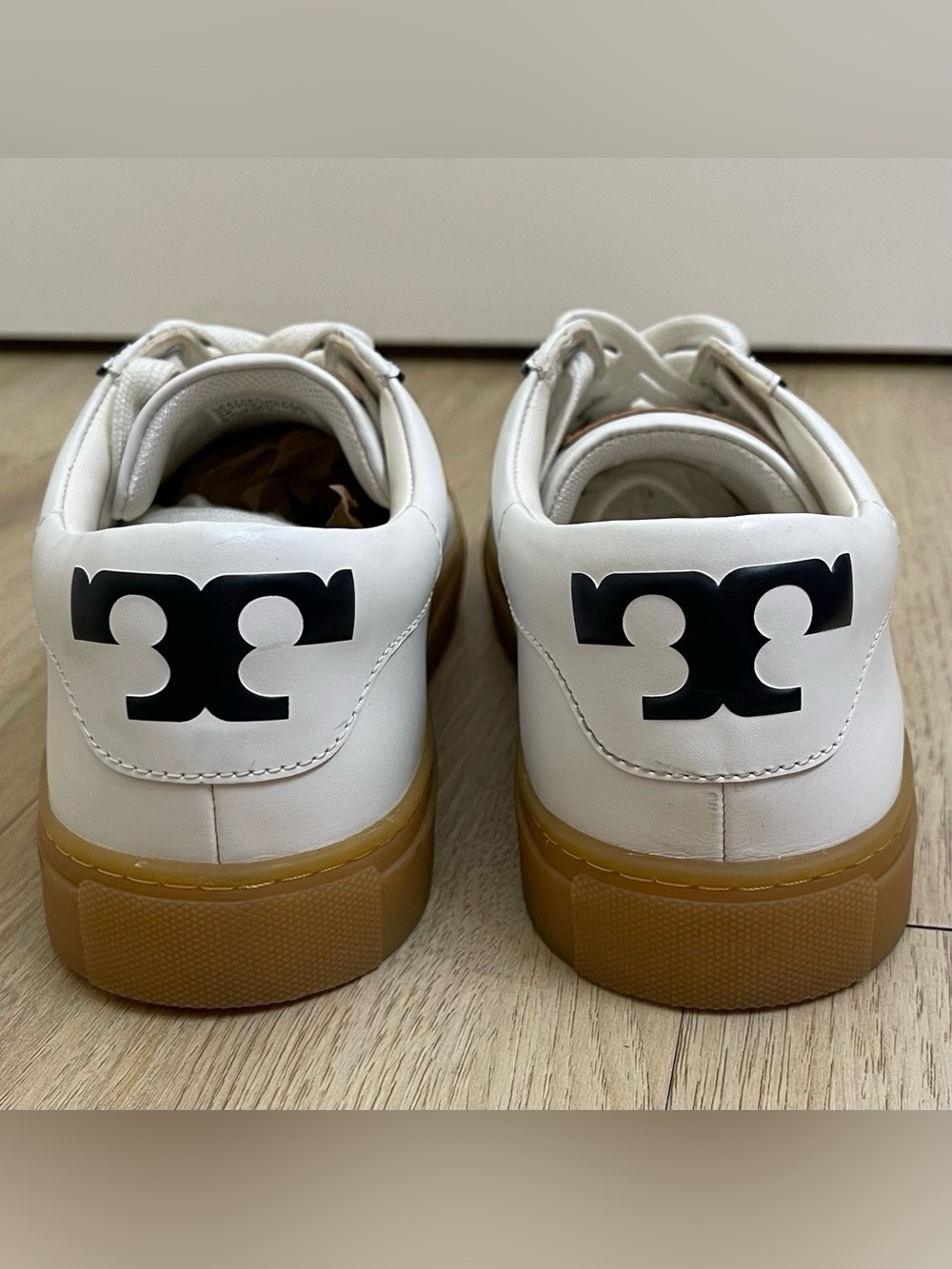 Tory Burch Olive Gum Sole Court
Sneaker Nappa Leather - Snow White/ Royal Navy - Picture 7 of 7